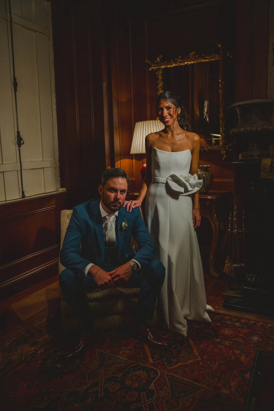 Retrato editorial de casal em casamento fotografado por Ale Cavaliere